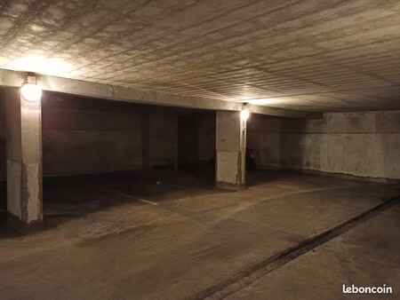 investissement locatif idéal : place dans garage sécurisé