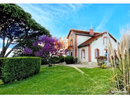propriété 7 pièces 202 m²