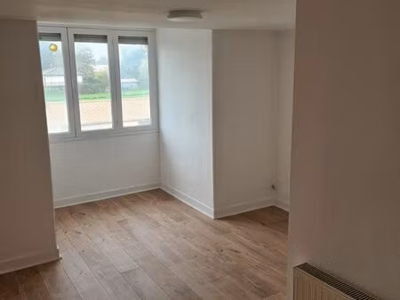 t3 immeuble en pierre avec cours rentabilité nette 8.3%