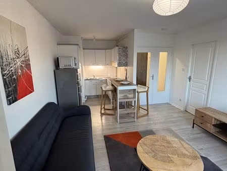 t2 place centre ville. pied du métro