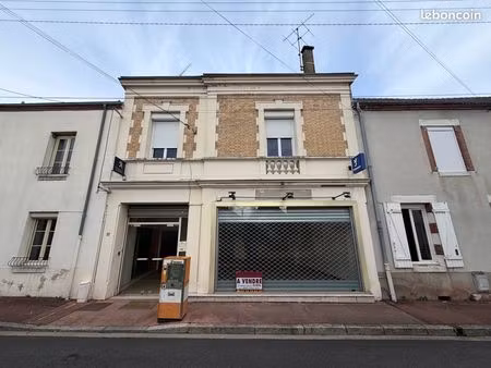 immeuble 200 m² gien