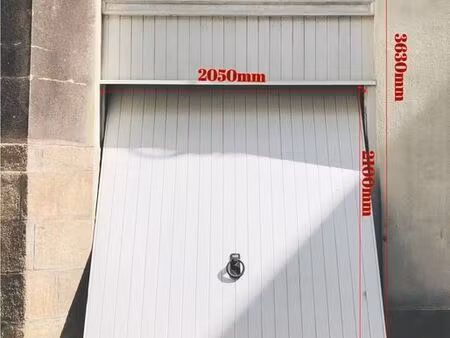 garage atypique/ espace de stockage quartier dobrée