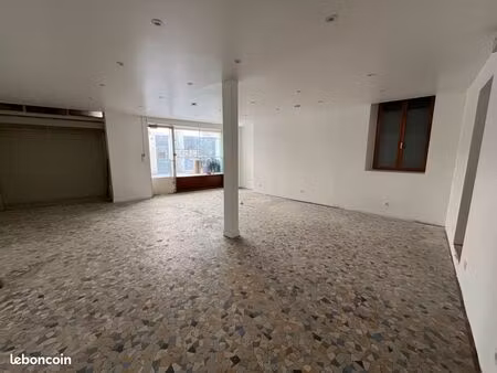 local commercial rénové 50 m² centre-ville