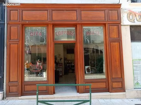 location local commercial