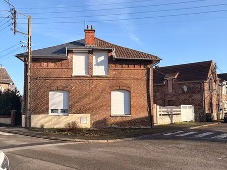 vends belle maison semi-individuelle