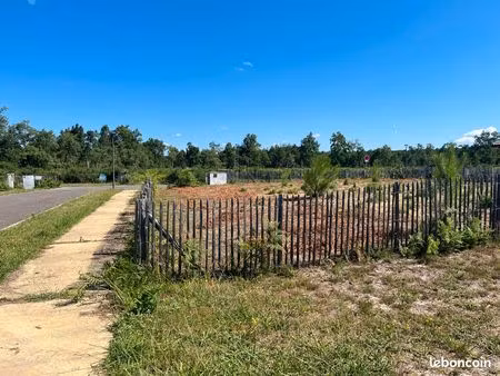 terrain moliet et maa