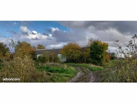 local activité 1000 m2 fermé -statut agricole