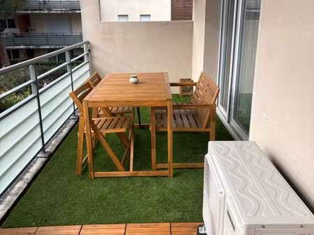 superbe t3 rénové avec balcon et parkings
