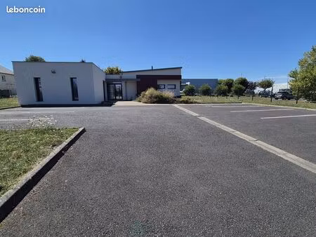 local 141 m² montrichard