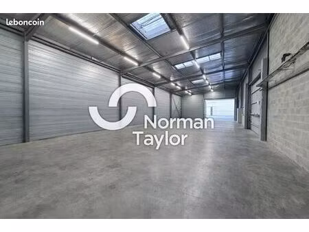 local d'activité 905 m²