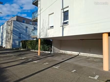 parking extérieur couvert et sécurisé
