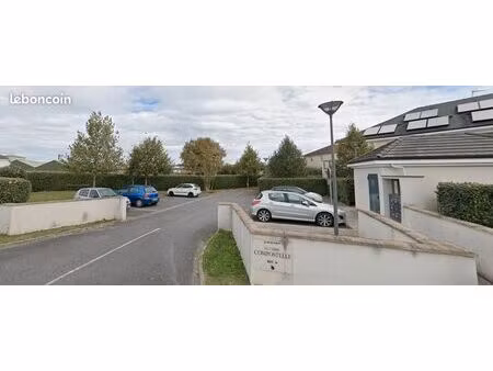 à vendre - belle place de parking extérieure - lescar centre