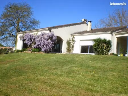 villa bord de riviere