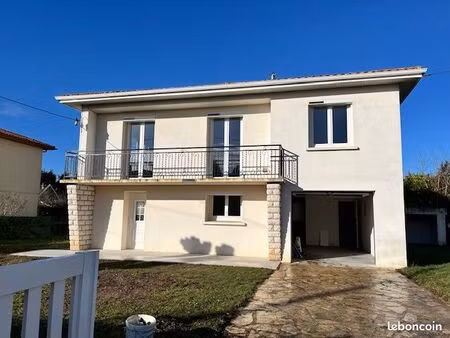 maison rénovée  très bien isolée murs et fenêtres  volets neufs télécommandes individuelle