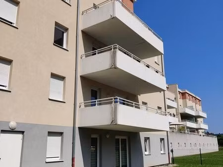 t2 récent (2015) avec grand balcon + parking