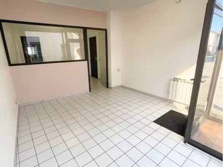 local commercial 24m2 avec vitrine