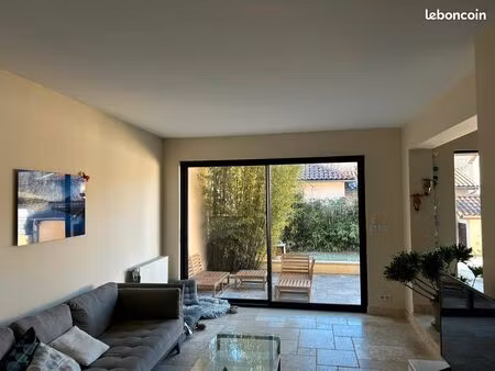 maison de ville avec piscine. 7 pièces. 165 m2