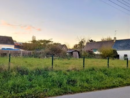 terrain de 420m2■façade de 27ml.■orientation sud.■zone ah1p - chaume obligatoire ■possibil