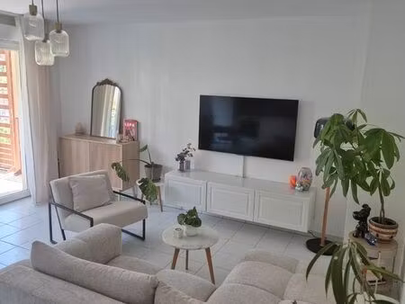 appartement t3 avec terrasse et parking