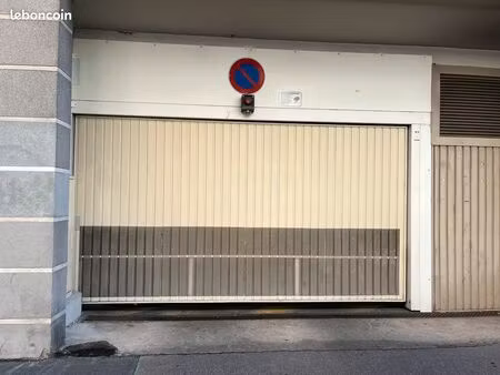 loue garage individuel fermé 15 m2 dans copropriété