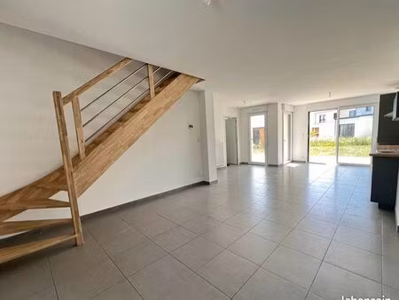 maison récente 4 chambres