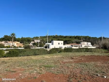 terrain sur le golf vue mont saint loup