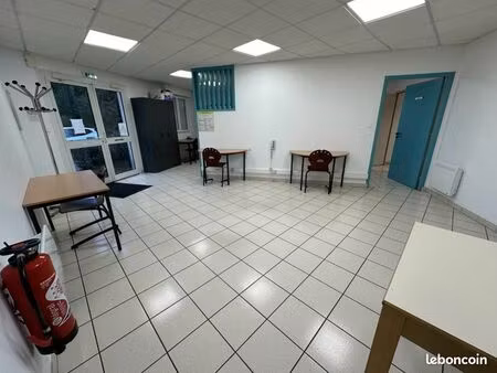 local bureaux 225 m²