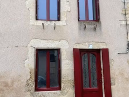 maison rénovée entièrement avec 3 chambres et cuisine aménagée