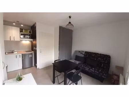 studio meublé avec terrasse+parking