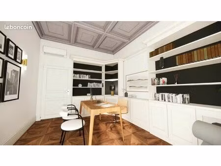 bureau de caractère avec plafond à caissons & bibliothèque sur mesure