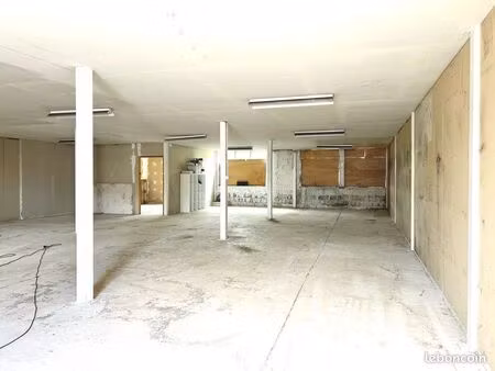 entrepôt dépôt de stockage à louer à lempdes