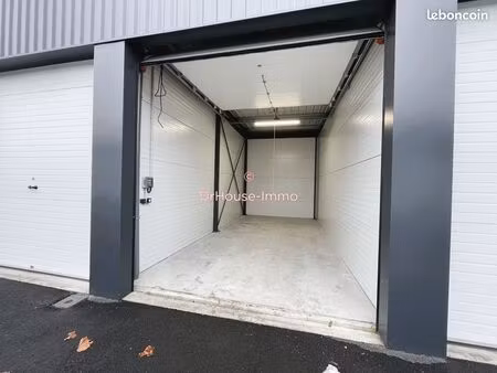 parking/box 30 m² aiffres