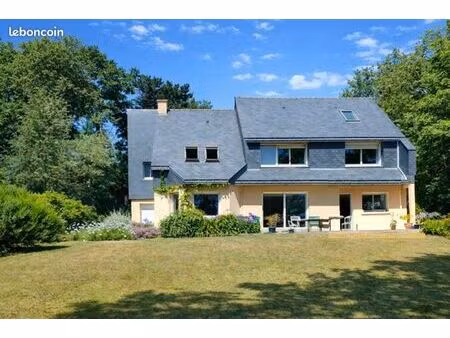 grande maison familiale 260 m² – 6 chambres – terrain 3 644 m² – redon calme & proche comm