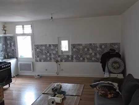 appartement t2 55 m² centre pernes  jardin partagé  libre de suite