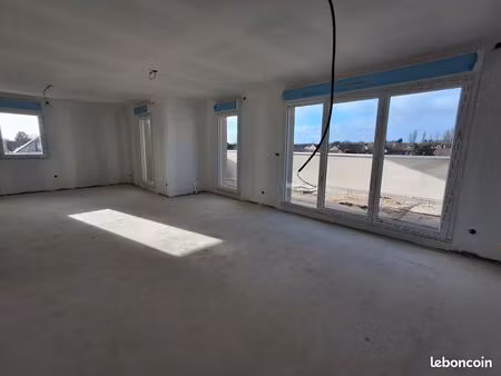 t4 en attique – 104 67 m² – terrasses – garage & parking – centre saint-rémy