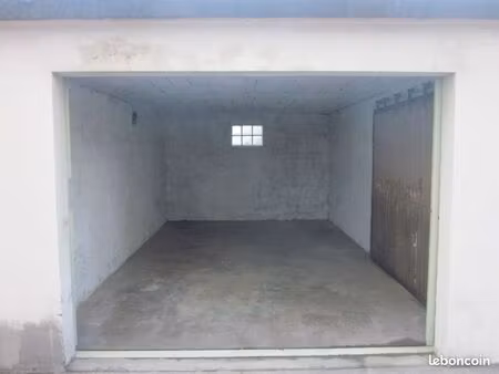 loue garage box 19m2 rdc