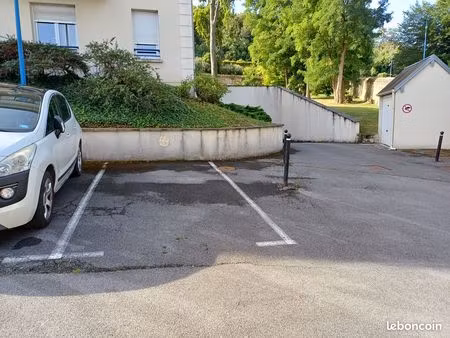 place de parking privée à 2 minutes du centre ville