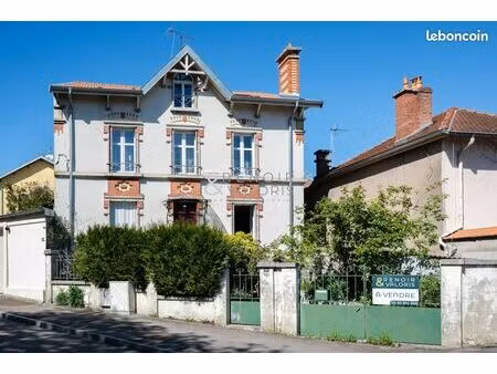 maison 8 pièces 239 m²