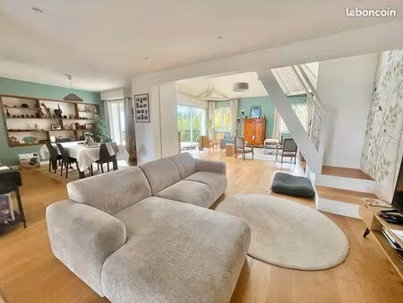 maison 8 pièces 250 m²