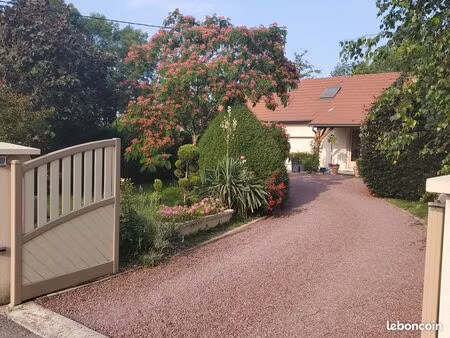 maison entièrement rénovée proche du bourg mervans