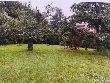 terrain constructible 1 950 m²– centre saint-chamond