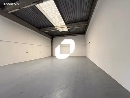 local d'activité 246 m²