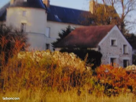 très jolie maison à la vrai campagne terrain de 1000m2 dépendance et plein de soleil