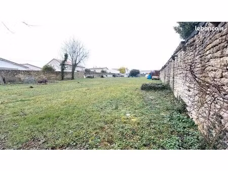 terrain 1700 m² niort