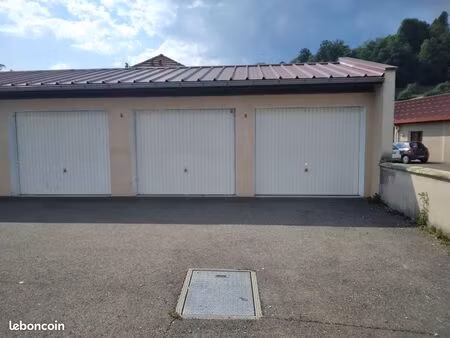 garage a louer + parking devant garage