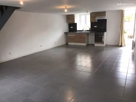 loue f2 duplex avec jardin clôturé