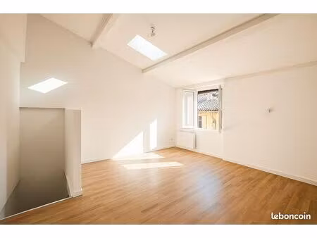 immeuble rénové 3 appartements prêts à louer