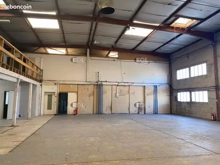 local bureaux 990 m²