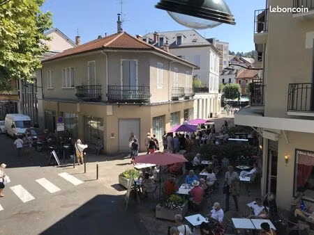 location local commercial