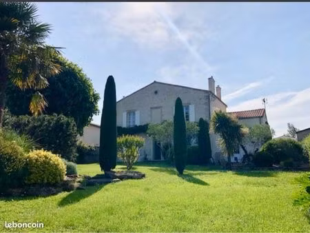 particulier vend maison familiale centre bourg